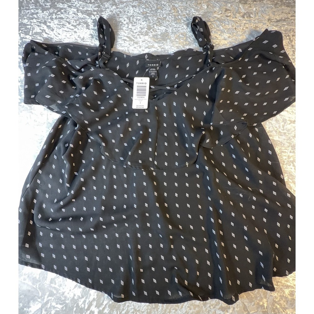 NWT Torrid Size 2 Black Cold Shoulder Flutter Sleeve Blouse‎ Plus 2X Top